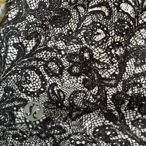 Lululemon Hit It Short (3 1/2”) Mini Cinder Lace White Black - Picture 3 of 5